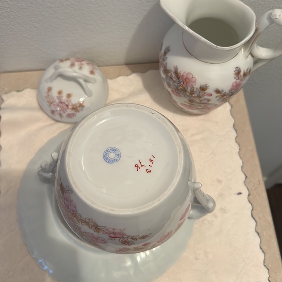 3 piece Marx and Gutherz set (Carlsbad) Pitcher, plate and canister - Picture 5 of 6